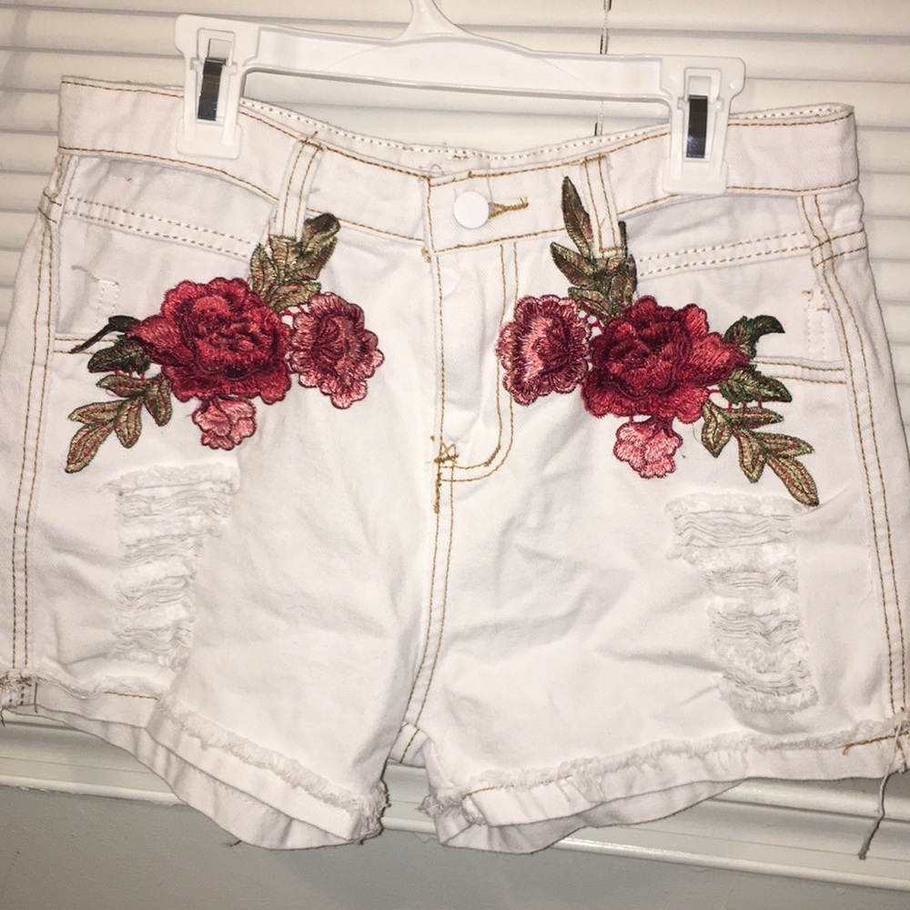White mid rise shorts
